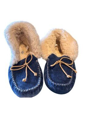 UGG Womens Blue Shearling Moccasin Slippers Size 8 Cozy Stylish Winter Wear